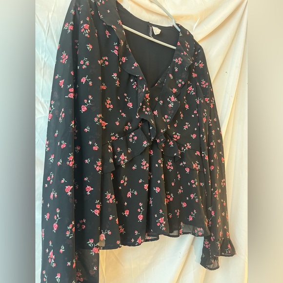 H&M Black Ruffle Top - Picture 3 of 8
